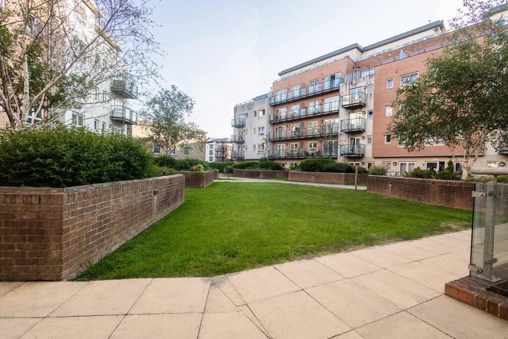 Ocean - 2 Bed Flat Sleeps 6 With Gym Access Apartment Southampton Exterior photo